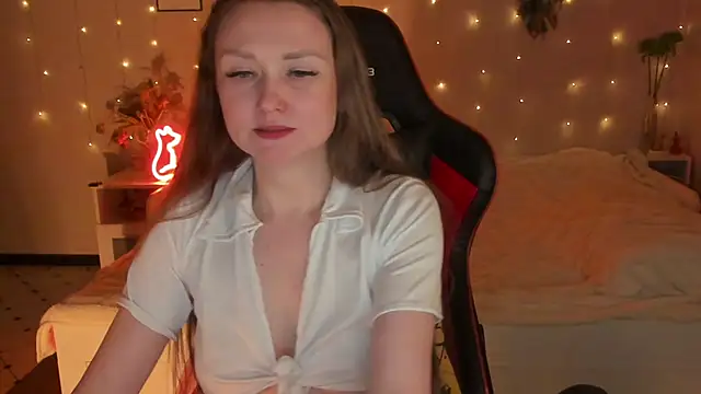 desperatehousewife   online show from March 15, 2026, 7:09 pm