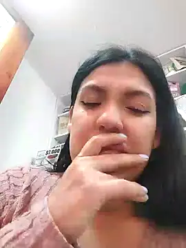 Sophie-hatter online show from February 6, 2025, 6:24 pm