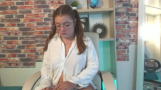 Snapshot of maddy066 chatting on November 19, 2025, 1:27 am maddy066 online show from November 19, 2025, 1:27 am