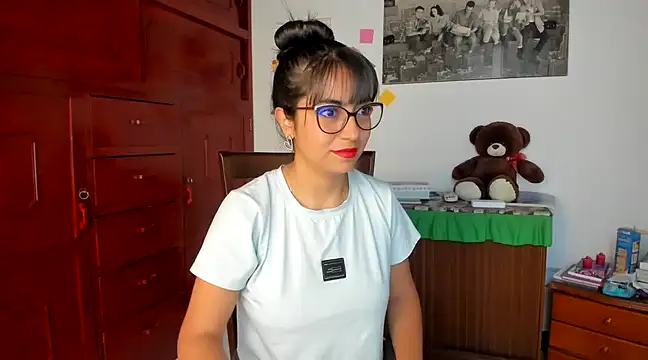 Isabellaa22 1 online show from December 4, 2024, 1:53 pm