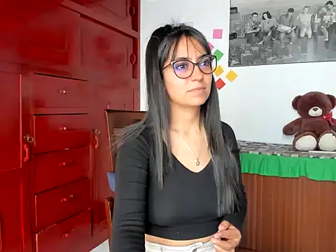 Isabellaa22 1 online show from December 10, 2024, 4:38 pm