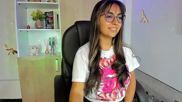 Isabellaa22 1 online show from February 24, 2025, 1:53 pm