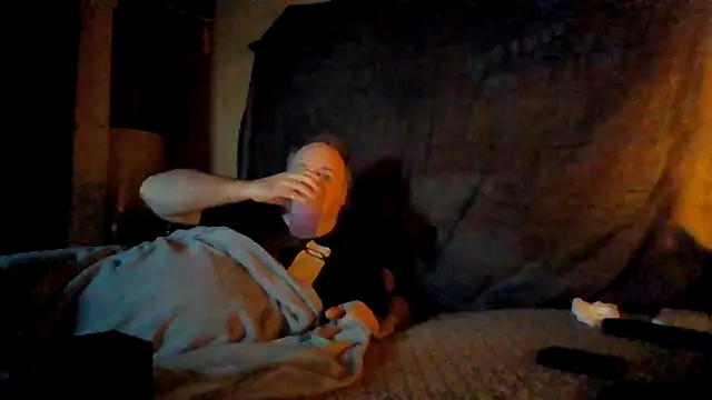 Nightshade7712 online show from November 6, 2025, 9:48 pm