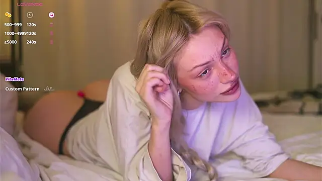 BabeHolly online show from October 26, 2025, 10:04 pm