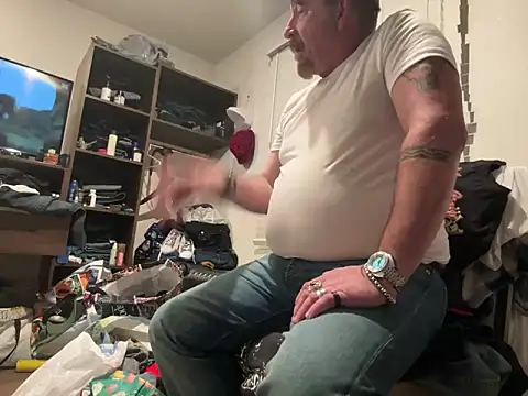 Snapshot of JakTRipr chatting on February 18, 2025, 9:43 am JakTRipr online show from February 18, 2025, 9:43 am