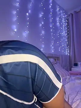 kamila french online show from December 13, 2025, 10:26 pm