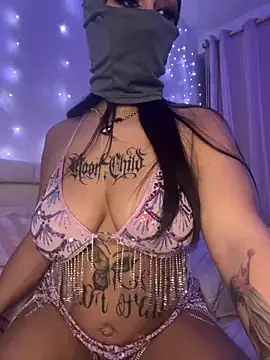 kamila french online show from December 14, 2025, 9:52 pm