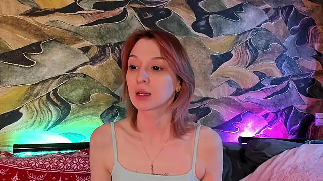 Snapshot of CrystalRey chatting on December 22, 2024, 3:22 am CrystalRey online show from December 22, 2024, 3:22 am