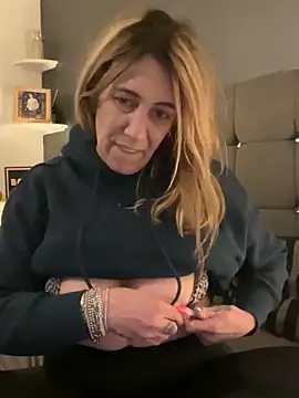 Snapshot of blondebitch2 chatting on January 31, 2025, 6:14 pm blondebitch2 online show from January 31, 2025, 6:14 pm