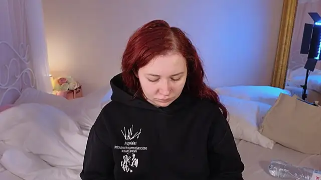 carolina elf online show from September 11, 2025, 6:02 am