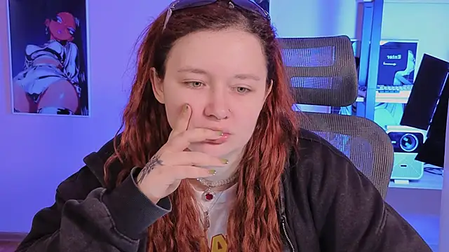 carolina elf online show from November 18, 2025, 1:04 pm