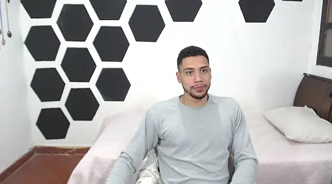 Jhors  Collens online show from December 12, 2024, 4:37 am