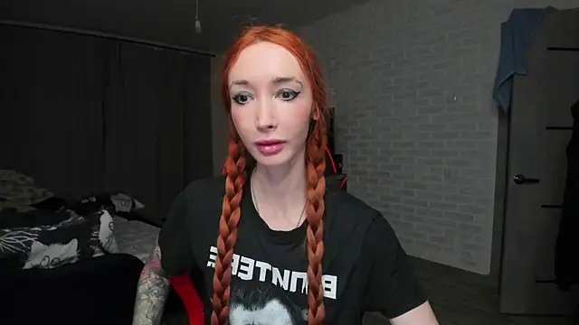 Roxy Silver online show from November 18, 2025, 8:02 pm