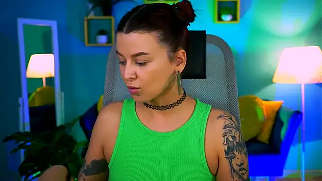 NicoleMun online show from February 27, 2026, 1:44 pm