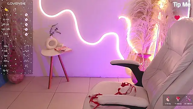 ViolettaHotLatin  online show from March 1, 2026, 12:18 pm