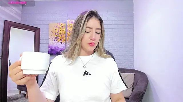  AlejaCruz  online show from March 26, 2026, 7:30 pm