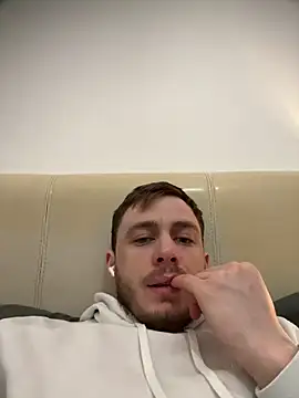 Julian128 online show from March 3, 2025, 10:10 pm