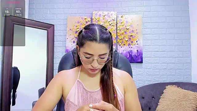 Snapshot of _LaraMom_ chatting on November 19, 2025, 7:25 pm LaraMom online show from November 19, 2025, 7:25 pm