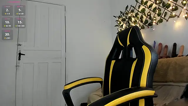 Chica hot dirty online show from March 14, 2025, 9:43 pm