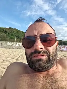 robertilevis online show from September 9, 2025, 4:39 pm