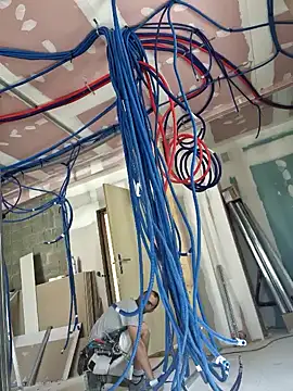 robertilevis online show from September 18, 2025, 10:39 am