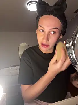 Snapshot of TheDirtyKiiwi chatting on December 18, 2024, 7:47 am TheDirtyKiiwi online show from December 18, 2024, 7:47 am