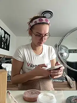 Snapshot of TheDirtyKiiwi chatting on January 7, 2025, 9:07 am TheDirtyKiiwi online show from January 7, 2025, 9:07 am