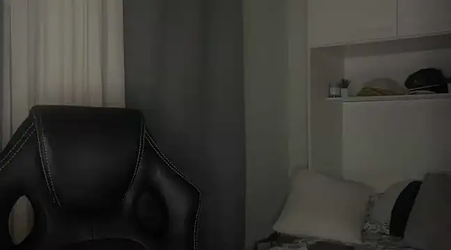 Snapshot of MiloCtc chatting on February 10, 2025, 4:52 am MiloCtc online show from February 10, 2025, 4:52 am