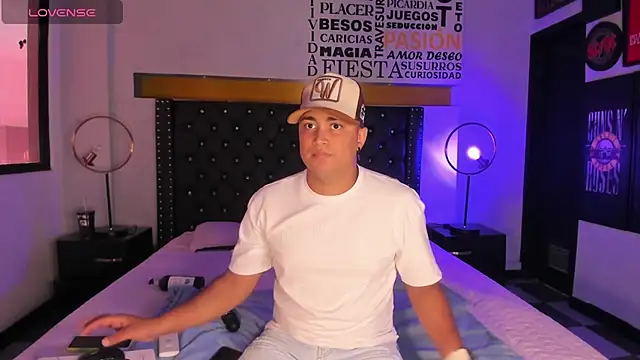 Angel Brown1  online show from December 1, 2024, 7:47 pm