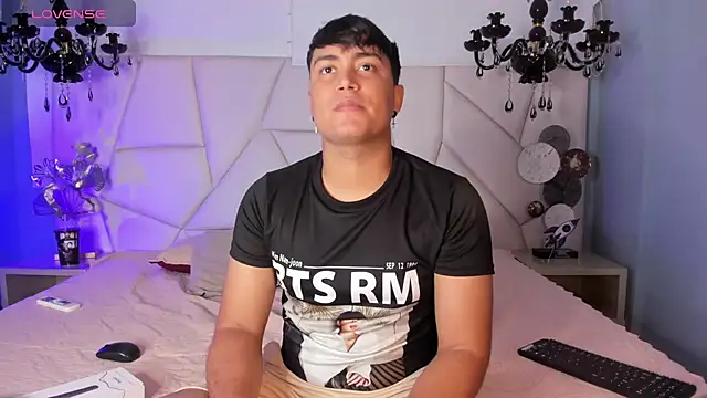 Angel Brown1  online show from December 7, 2024, 4:47 pm