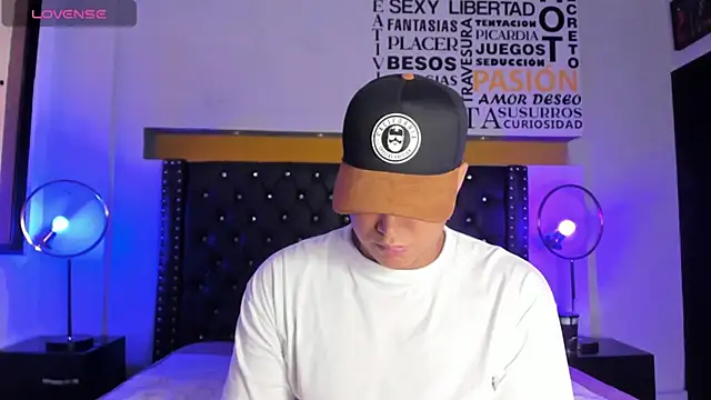 Angel Brown1  online show from December 15, 2024, 5:10 pm