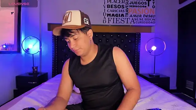 Angel Brown1  online show from December 17, 2024, 7:48 pm