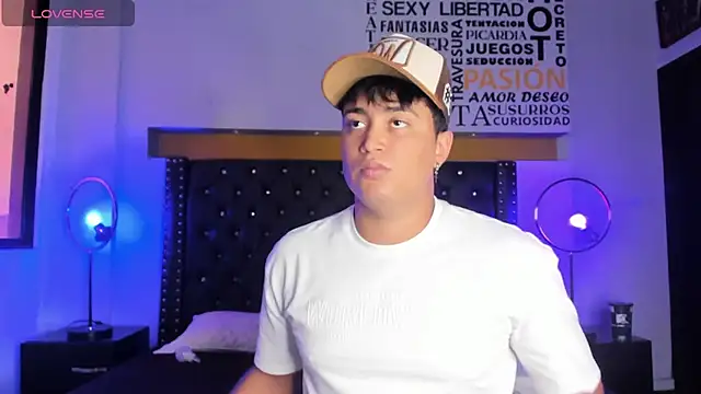 Angel Brown1  online show from December 20, 2024, 7:39 pm