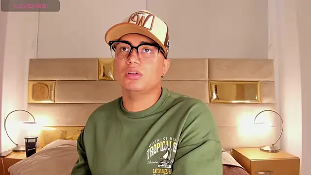 Angel Brown1  online show from December 29, 2024, 8:04 pm