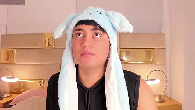 Angel Brown1  online show from January 6, 2025, 7:35 pm