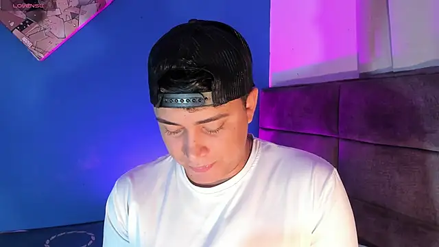 Angel Brown1  online show from March 12, 2025, 11:53 am