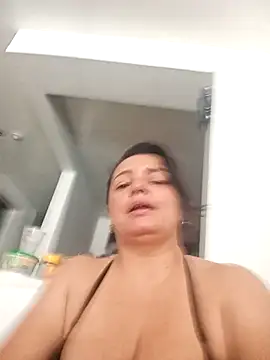 Emily0215 online show from April 30, 2026, 3:51 pm