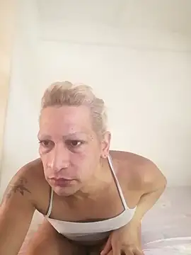 Candy-love87 online show from April 8, 2026, 11:21 am