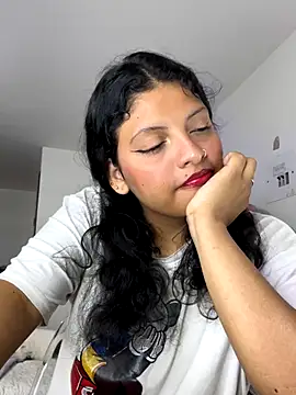 Snapshot of tati__22 chatting on September 17, 2025, 5:36 pm tati  22 online show from September 17, 2025, 5:36 pm