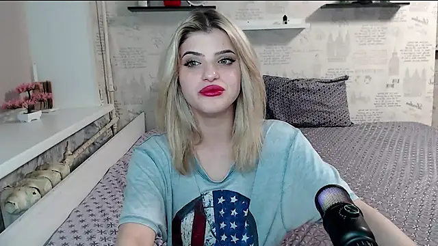Snapshot of AleksandraFlores chatting on April 14, 2026, 11:55 pm AleksandraFlores online show from April 14, 2026, 11:55 pm