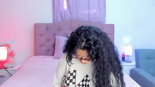 Latinabombsheell online show from February 13, 2026, 8:16 pm