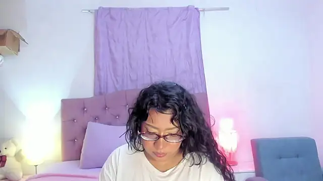 Latinabombsheell online show from March 30, 2026, 4:35 am