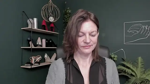 VivianWILD online show from November 28, 2025, 7:44 am