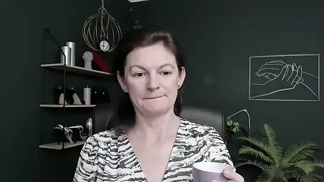 Snapshot of VivianWILD chatting on June 18, 2026, 9:14 am VivianWILD online show from June 18, 2026, 9:14 am