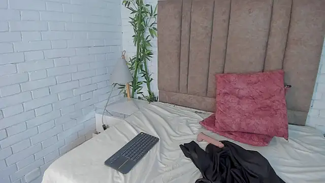 Snapshot of saracorraless chatting on January 15, 2025, 12:41 am saracorraless online show from January 15, 2025, 12:41 am