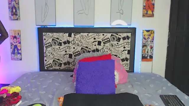 Rihana14 online show from November 17, 2025, 8:47 pm