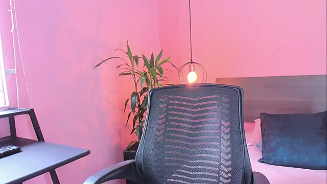 Snapshot of Alana_Suares1 chatting on March 15, 2025, 6:10 pm Alana Suares1 online show from March 15, 2025, 6:10 pm