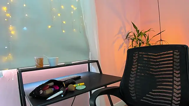 Snapshot of Alana_Suares1 chatting on October 3, 2025, 8:39 pm Alana Suares1 online show from October 3, 2025, 8:39 pm