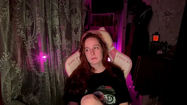 Snapshot of pearl_princess_ chatting on February 12, 2026, 12:49 am pearl princess online show from February 12, 2026, 12:49 am