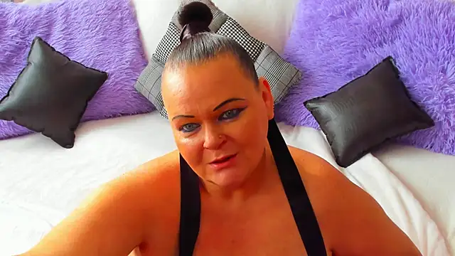 Snapshot of MilanaBiegert chatting on October 1, 2025, 8:20 am MilanaBiegert online show from October 1, 2025, 8:20 am